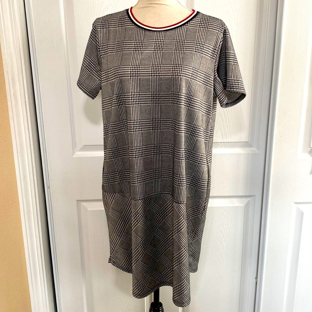 Gibson Latimer Houndstooth Dress with POCKETS!